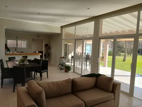CASA MODERNA EN VENTA EN BARRIO PRIVADO SAN JOAQUIN