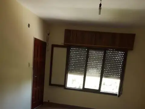 CASA  de 4 Ambientes PA. Hurlingham