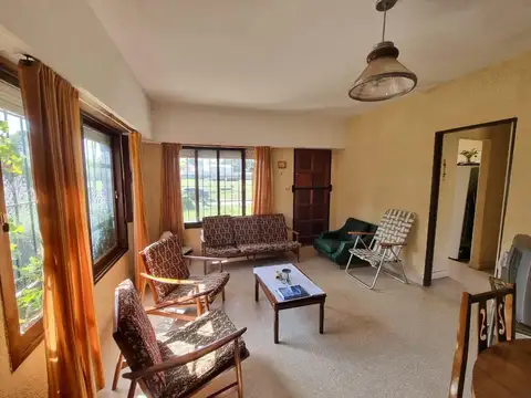 Casa 5 ambientes con 3 baños