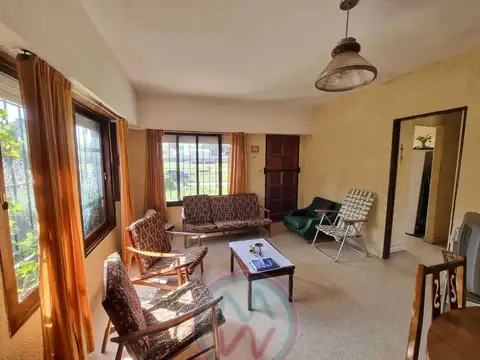 Casa 5 ambientes con 3 baños