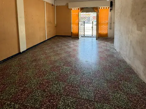 LOCAL SOBRE ANTÁRTIDA ARGENTINA EN SOURIGUES $500.000