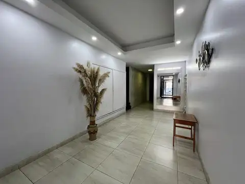 VENTA – Departamento de 2 dormitorios con balcón al frente.