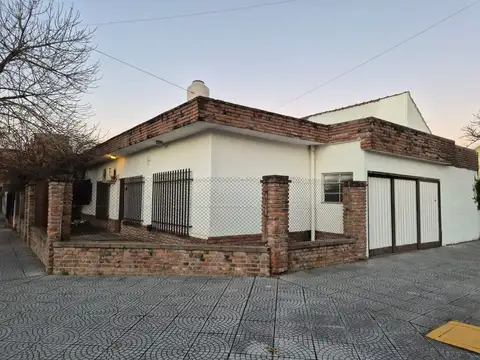 CASA EN VENTA- MONTE GRANDE - 7 AMBIENTES