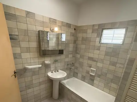 CASA EN VENTA- MONTE GRANDE - 7 AMBIENTES