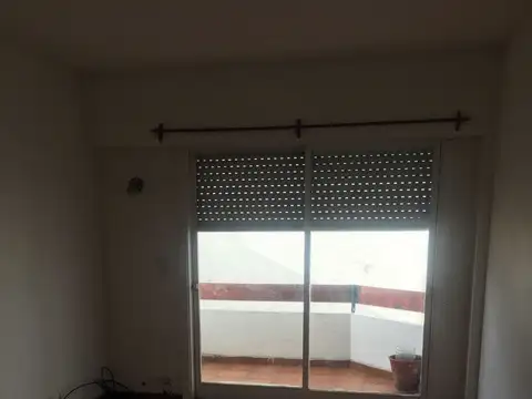 Amplio 2 amb con patio balcon lavadero y cochera