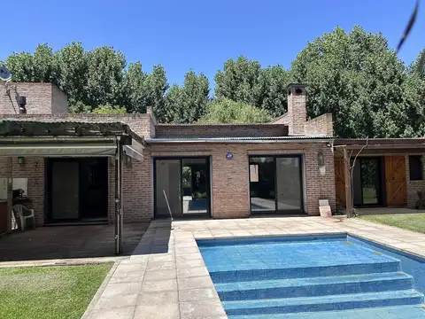 Casa en Venta con 5 cocheras