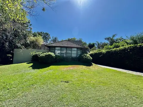 HPCC: CASA 6 DORMITORIOS AL GOLF. REFACCIONADA.