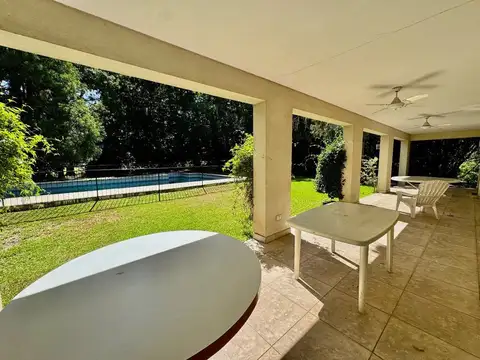 HPCC: CASA 6 DORMITORIOS AL GOLF. REFACCIONADA.