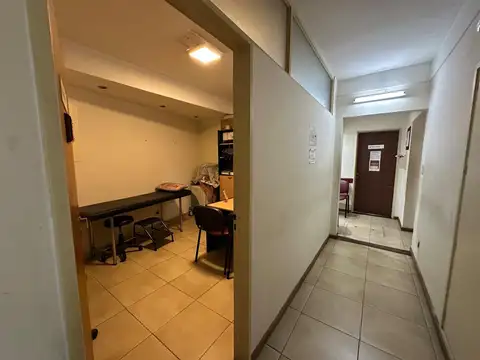 ALQUILER GRAN LOCAL CON OFICINAS EN AV SAN MARTIN al 4700