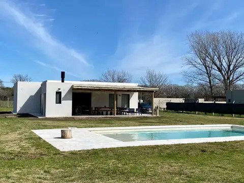 VENTA CASA 4 AMBIENTES FREIXAS PILAR PILETA Y PQE.