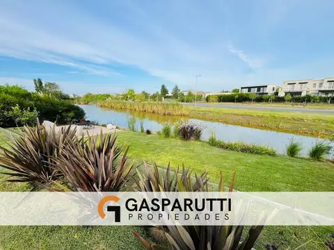 Casa en Venta con 4 cocheras