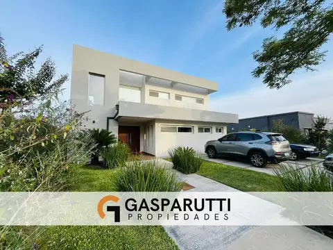 Casa en Venta en el Cantón Islas con Espejo de Agua