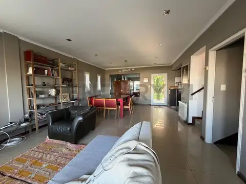 Oficina 6 ambientes con 3 baños