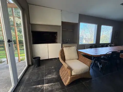 CASA 5 AMBIENTES EN ALQUILER | BARRANCAS DE SAN BENITO