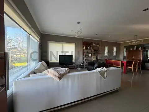 Oficina en Alquiler en Barrancas De San Benito, USD 1.200