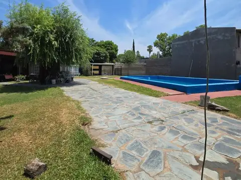 Casa en Venta con 2 cocheras