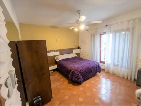 Casa 6 ambientes con 2 baños