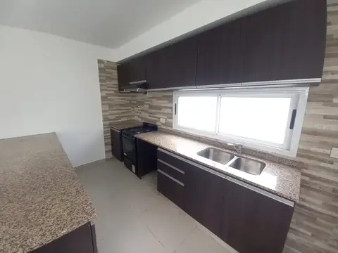 Duplex de 4 ambientes con 3 baños completos en venta en Carapachay