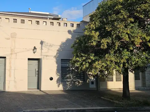 S.MARTÍN (V.LYNCH) CASA  8 AMB. NUEVA PATIO. GGE 2 AUTOS TZA