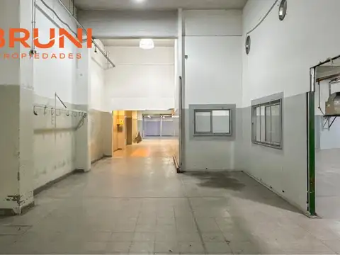 Galpon en Venta 43  mts Fondo