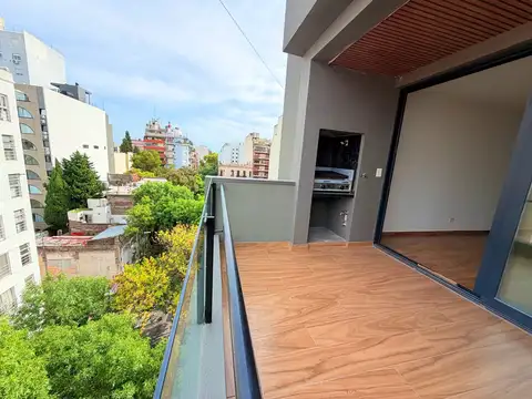 Piso de Categoría, 4 Amb con Balcón aterrazado y cochera fija  - Flores