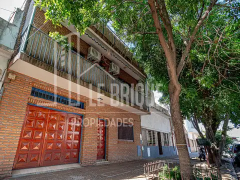 Casa en lote propio de 5 amb + Patio + Terraza + Garage