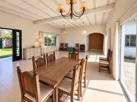 Casa 5 ambientes con 3 baños