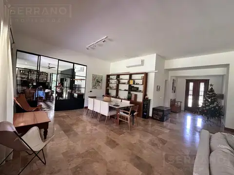 Casa 5 ambientes con 3 baños