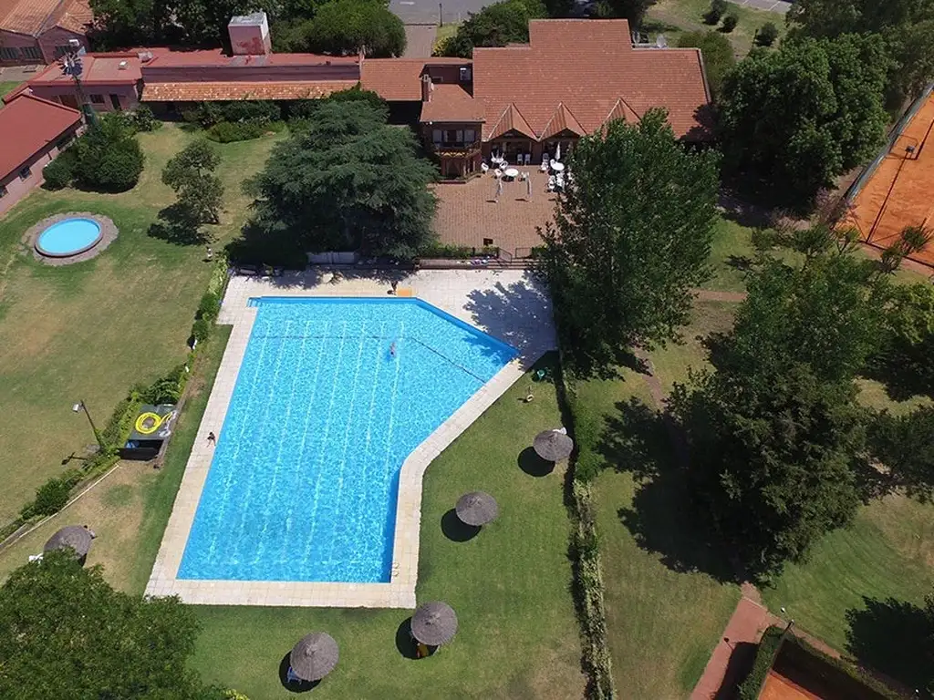 Áreas comunes piscina, club-house, juegos en Los Lagartos Country Club