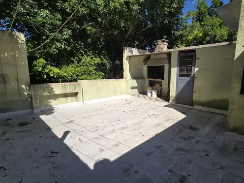 Casa en Estado Regular en Alquiler en Villa Pueyrredón