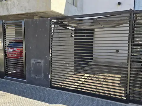 Cochera en Barrio Guadalupe, con acceso independiente, Riobamba al 7200