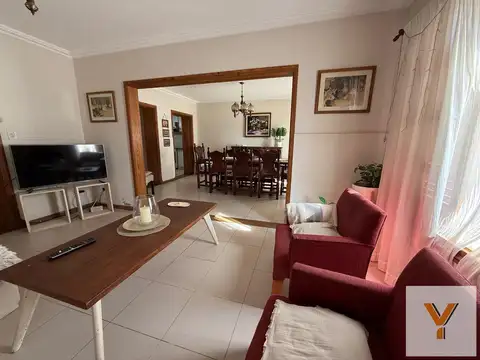 Casa 5 ambientes con 2 baños