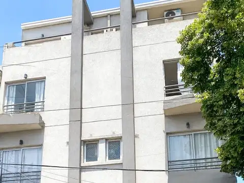 ALQUILER DEPARTAMENTO CENTRICO AL FRENTE CON PATIO