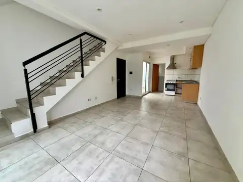 PH 3 AMBIENTES EN DUPLEX EN 1°PISO. SIN EXPENSAS