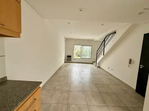 Curuzú Cuatiá 2400, Piso 1