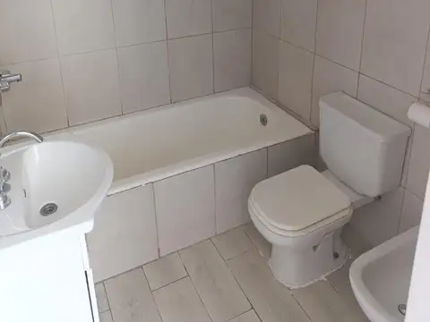 Monoambiente con balcón al frente