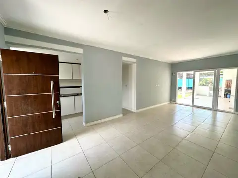 Casa en VENTA de 3 dormitorios con cochera y quincho- FISHERTON