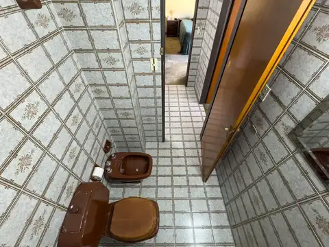 Casa familiar con Jardín, quincho. Muy luminosa 