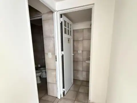 Oficina 2 ambientes con 1 baño