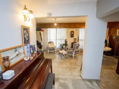 Se vende casa de categoría, Barrio constituyentes.