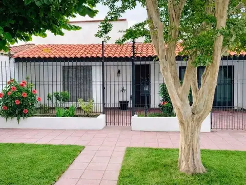 CASA CHALET EN VENTA EN MONTE GRANDE CENTRO