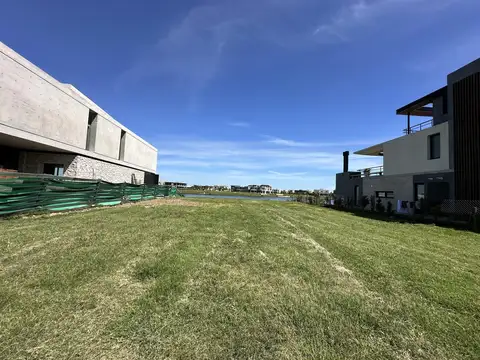Barrio Costas - Lote al agua