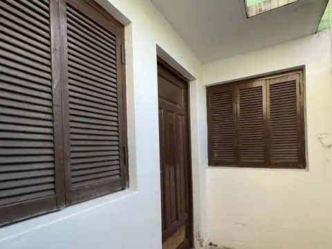 Alquiler de PH en Tolosa, interno, dos dormitorios y patio