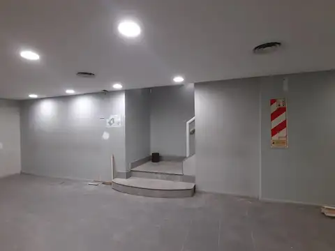 Av. Pte. Roque Sáenz  al 800