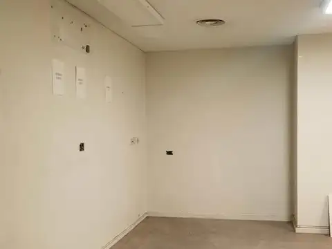 Av. Pte. Roque Sáenz  al 800