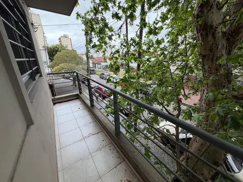 Alquiler departamento de 2 ambientes con patio en Wilde
