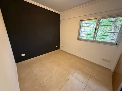 Alquiler departamento de 2 ambientes con patio en Wilde