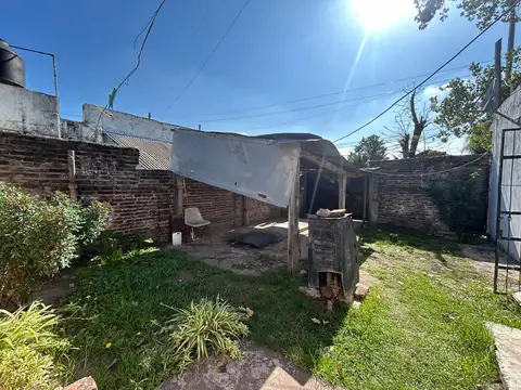 Venta 2 locales comerciales c/ cochera - Bella Vista
