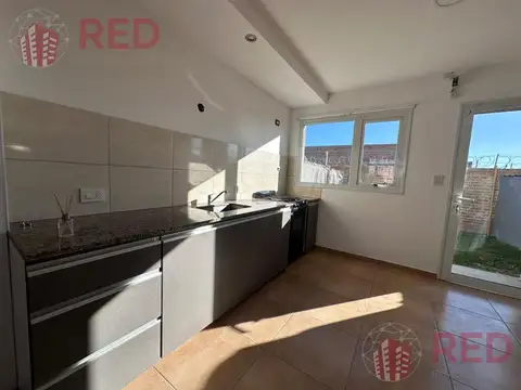 Depto Tipo Casa en Alquiler con 1 cocheras