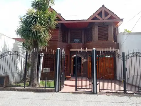 CASA EN VENTA EN LA PLATA - 6 DORMITORIOS
